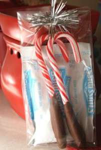 packaged-dipped-candy-canes-034