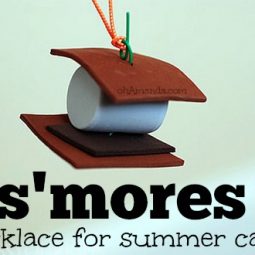 Easy craft foam S'MORES necklace for summer camp craft! // ohAmanda.com