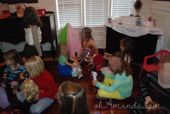 A super cute American Girl doll party! // via ohAmanda.com